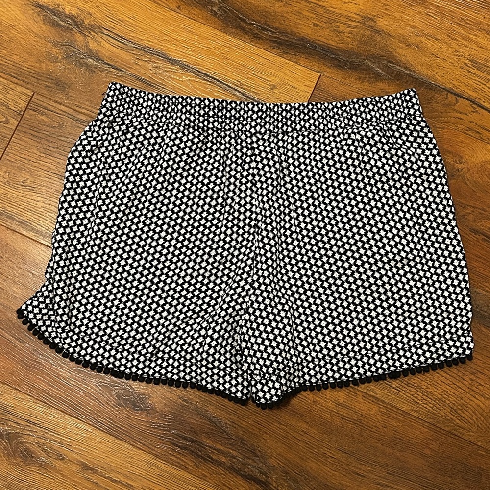 a.n.a Women’s Small Black White Geometric Pattern Pom Trim Tassle Tie Shorts - Picture 7 of 8